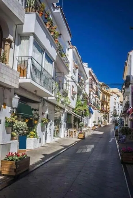 Apartamentos Torre De Marbella El Fuerte - Heart Of Marbella, Steps From The Beach 0*,